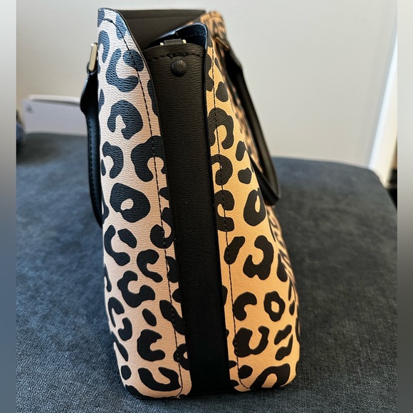 Kate Spade “Daisy” Leopard print shoulder bag - Picture 3 of 6